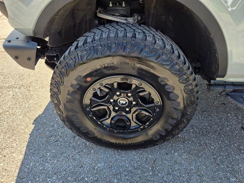 Used 2024 Ford Bronco Badlands w/ Sasquatch Package AWD/4WD image 12
