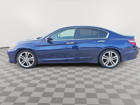 Used 2017 Honda Accord Sport image 8