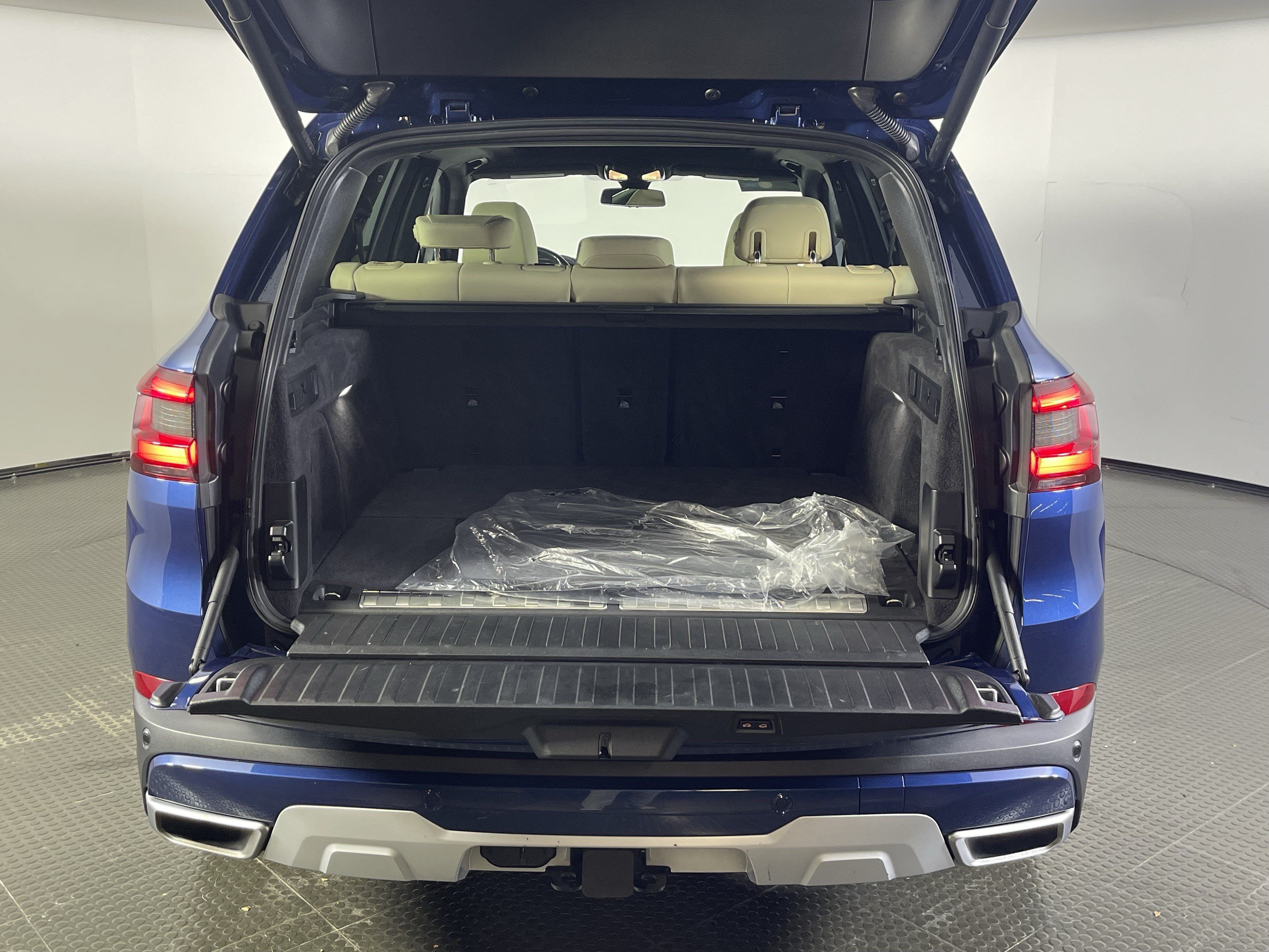 Certified 2022 BMW X5 xDrive45e w/ Premium Package AWD/4WD image 8