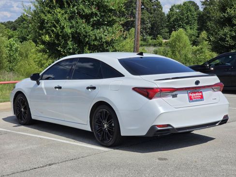 Used 2022 Toyota Avalon XSE FWD image 4