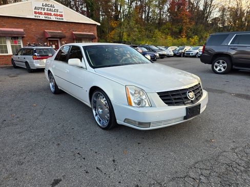 Used 2006 Cadillac DTS w/ Trunk Convenience Package image 3