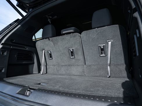 Used 2025 Chevrolet Traverse LT image 39