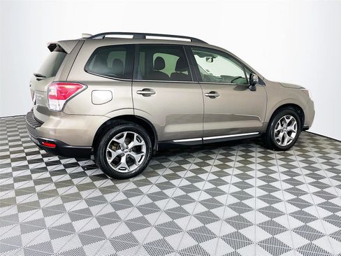 Used 2017 Subaru Forester 2.5i Touring AWD/4WD image 10