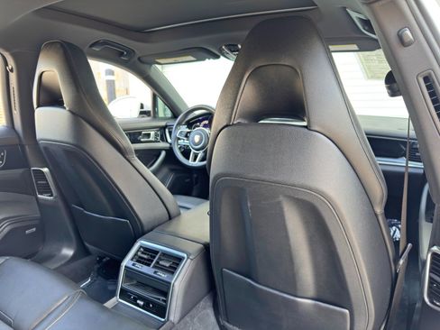 Used 2019 Porsche Panamera RWD image 35