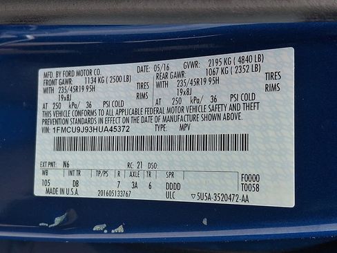 Used 2017 Ford Escape Titanium w/ Equipment Group 301A AWD/4WD image 26