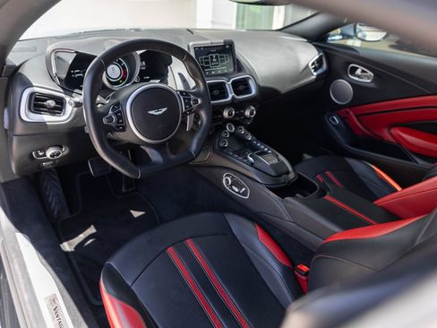 Used 2019 Aston Martin V8 Vantage Coupe RWD image 22