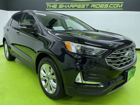 Used 2022 Ford Edge Titanium image 2