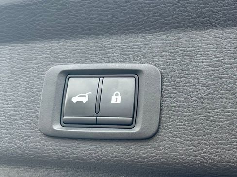 Used 2024 Mitsubishi Outlander SE image 18