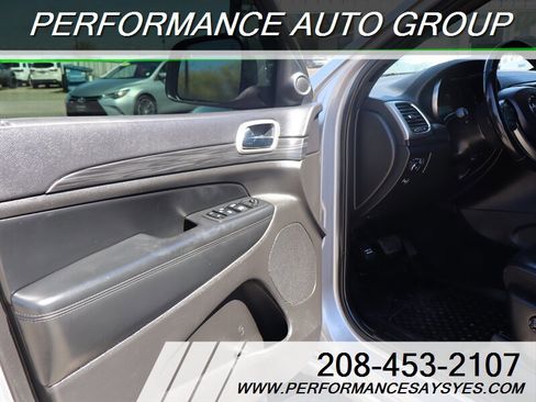 Used 2019 Jeep Grand Cherokee Altitude image 22