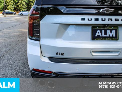 Used 2025 Chevrolet Suburban Z71 AWD/4WD image 13