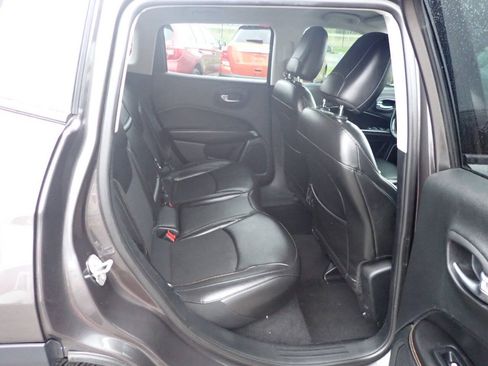 Used 2019 Jeep Compass Latitude w/ Popular Equipment Group AWD/4WD image 10