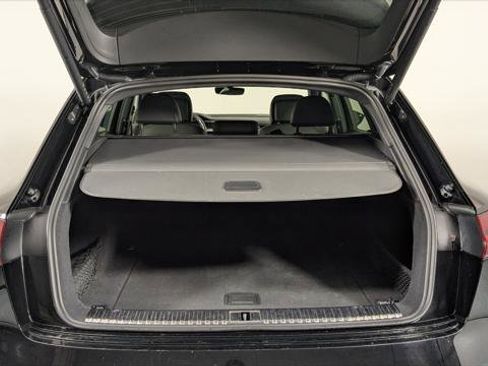 Used 2022 Audi e-tron Premium w/ Convenience Plus Package image 17