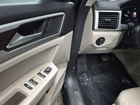 Used 2023 Volkswagen Atlas SE image 28