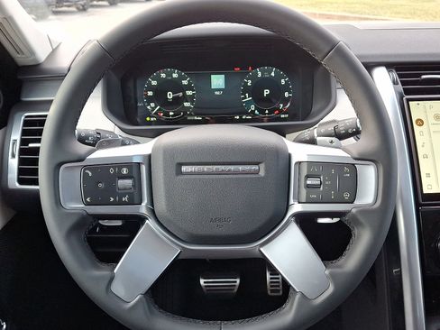 New 2026 Land Rover Discovery Limited Edition image 6