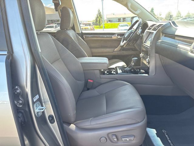 Used 2021 Lexus GX 460 Premium w/ Accessory Package AWD/4WD image 23