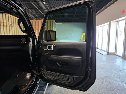 Used 2022 Jeep Wrangler Unlimited Sahara w/ Dual Top Group AWD/4WD image 20
