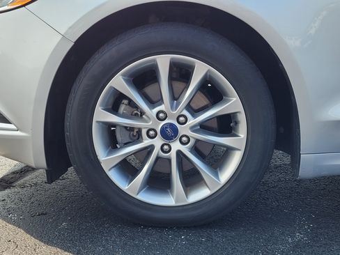 Used 2017 Ford Fusion SE FWD image 10