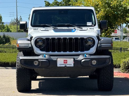 Used 2024 Jeep Wrangler Unlimited Rubicon 4xe AWD/4WD image 9