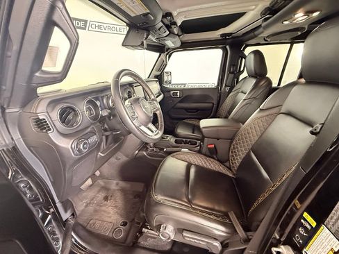 Used 2022 Jeep Wrangler Unlimited Sahara AWD/4WD image 22