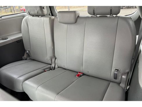 Used 2017 Toyota Sienna XLE w/ XLE Navigation Package image 17