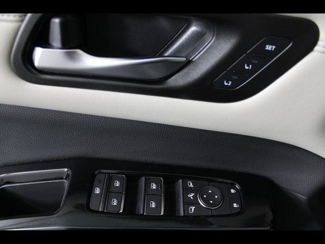 Used 2022 Nissan Pathfinder Platinum AWD/4WD image 18