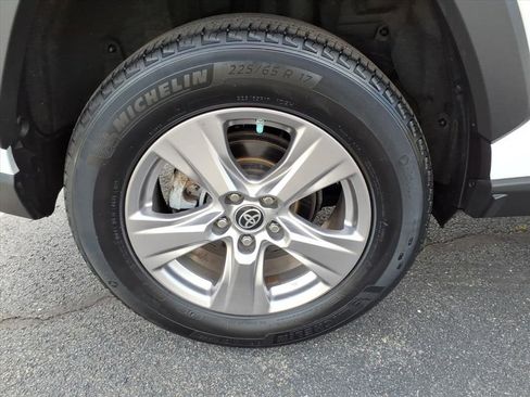 Certified 2022 Toyota RAV4 LE image 24