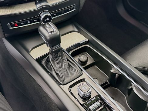 Used 2018 Volvo XC60 T5 Inscription w/ Convenience Package image 18