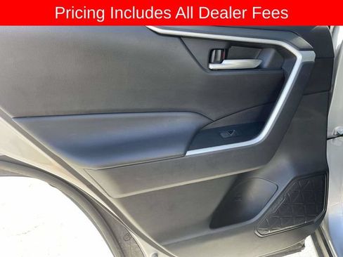 Used 2025 Toyota RAV4 XLE AWD/4WD image 15