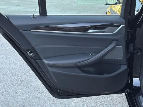 Used 2023 BMW 530e xDrive image 29