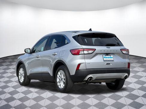 Used 2020 Ford Escape SE image 3