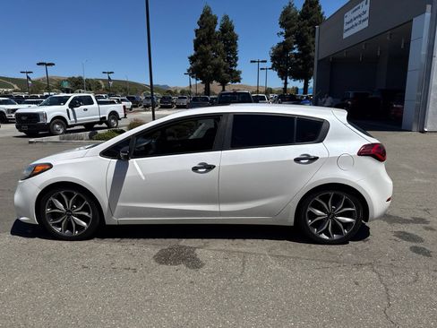Used 2016 Kia Forte SX w/ SX Premium Technology Package FWD image 2