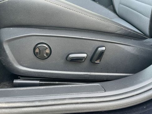 Used 2025 Volkswagen Jetta SE image 23