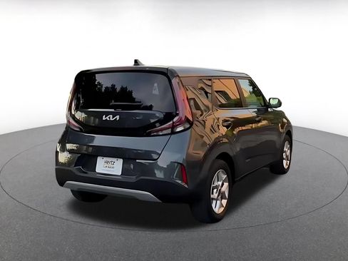 Used 2025 Kia Soul LX w/ LX Technology Package FWD image 12