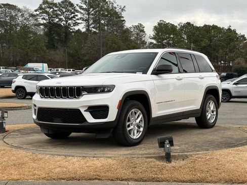 Certified 2024 Jeep Grand Cherokee Laredo X w/ Luxury Tech Group I image 3