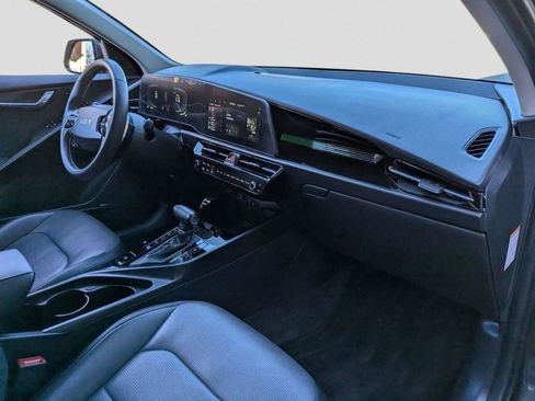 Used 2024 Kia Niro SX Touring FWD image 27