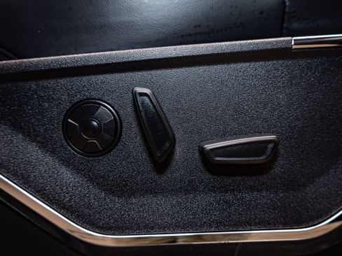 Used 2025 Ford F450 Platinum w/ FX4 Off-Road Package image 25