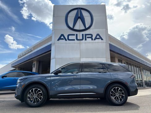 Used 2025 Lincoln Nautilus Premier AWD/4WD image 1