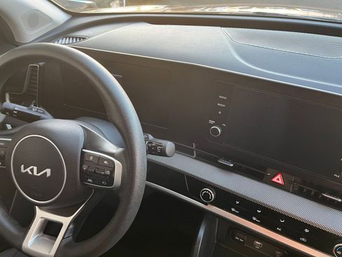 Used 2023 Kia Sportage LX image 31