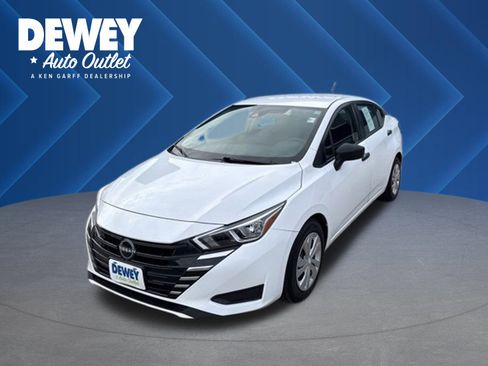 Used 2023 Nissan Versa S image 1