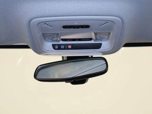 Used 2021 Chevrolet Traverse LT FWD image 25