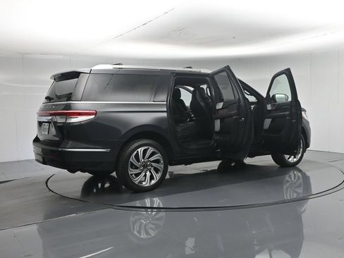 Used 2023 Lincoln Navigator L Reserve AWD/4WD image 5