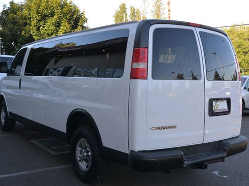 Used 2017 Chevrolet Express 3500 LS image 5