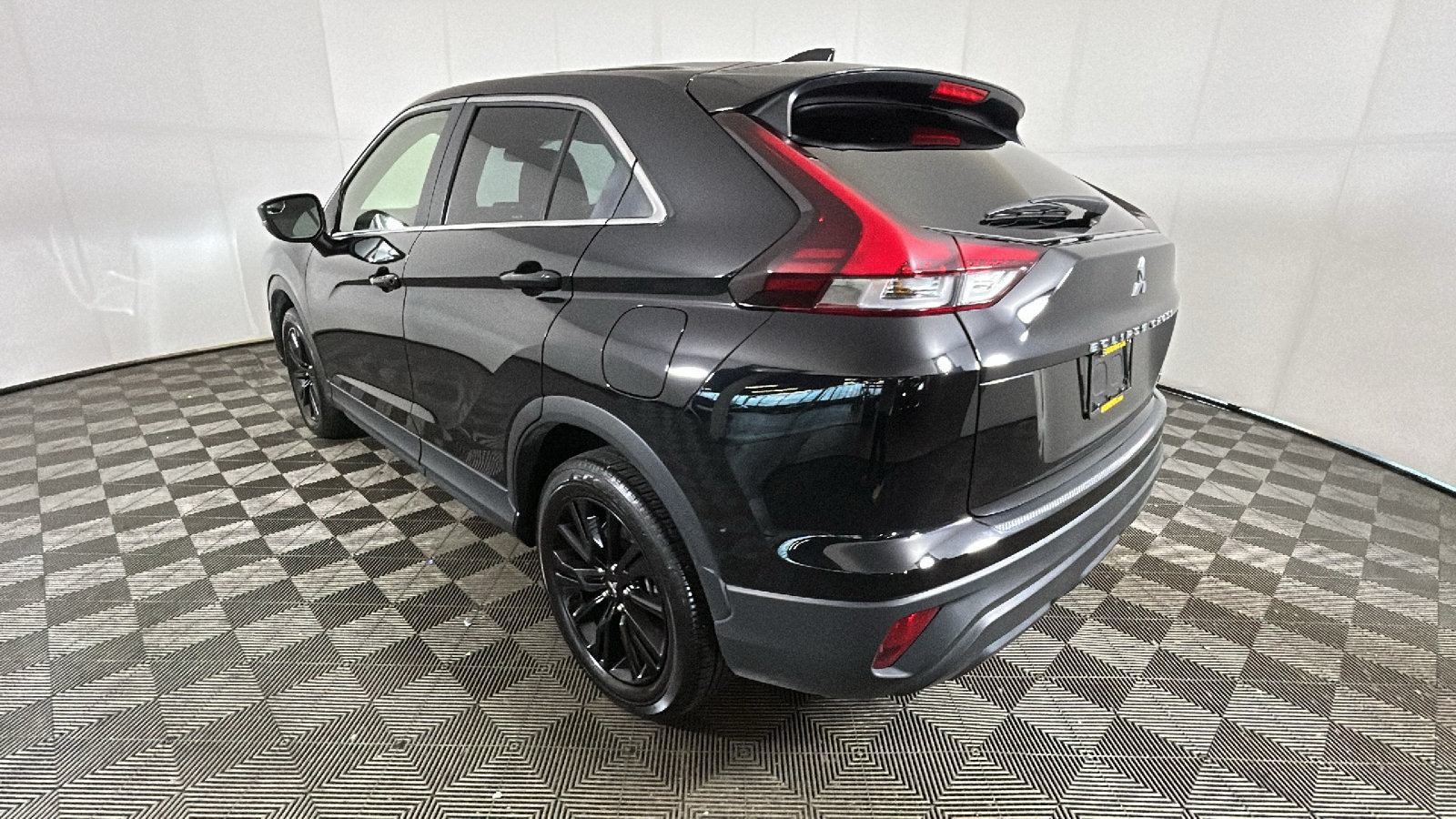 Used 2025 Mitsubishi Eclipse Cross LE AWD/4WD image 4