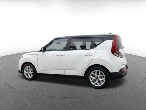 Used 2025 Kia Soul LX w/ LX Technology Package FWD image 7