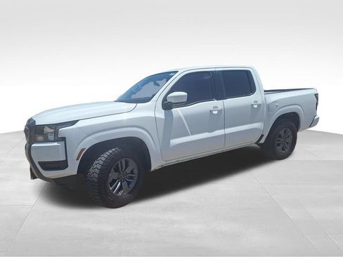 Certified 2025 Nissan Frontier SV RWD image 4