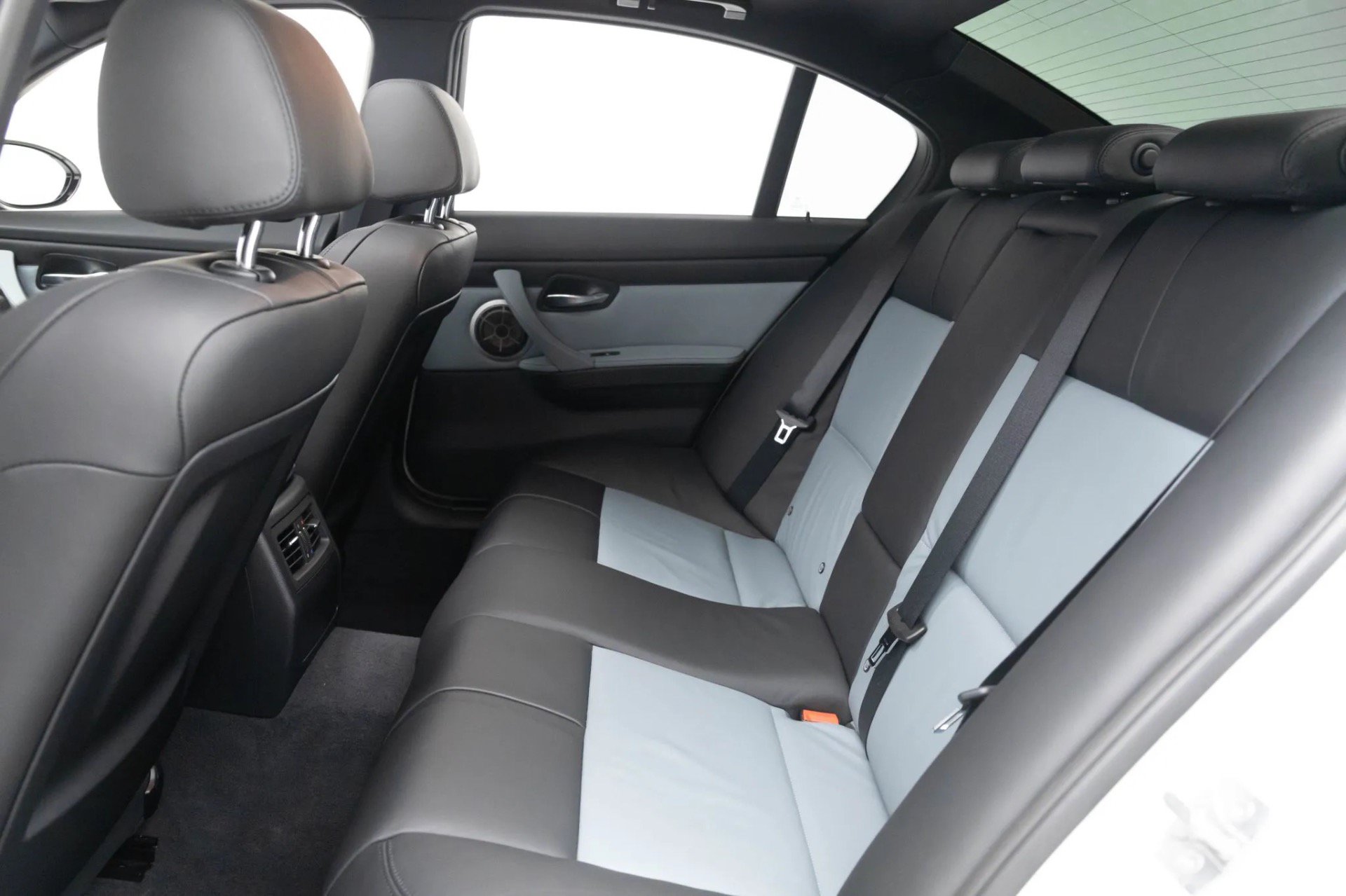 Used 2011 BMW M3 Sedan RWD image 39