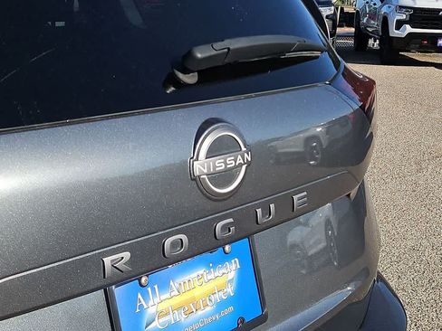 Used 2025 Nissan Rogue SV FWD image 11