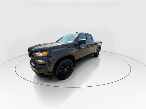 Used 2020 Chevrolet Silverado 1500 Custom w/ Custom Value Package RWD image 4