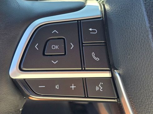 Used 2024 Toyota Highlander Platinum image 27