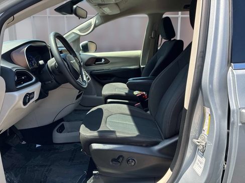 Used 2023 Chrysler Voyager LX FWD image 24